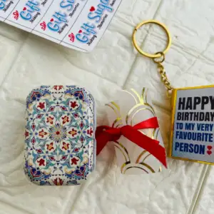 Customized Mini Album Keychain Gift with Tin Box (14 Photos)
